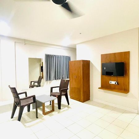 Hotel Royal Orbit Rajkot Dış mekan fotoğraf