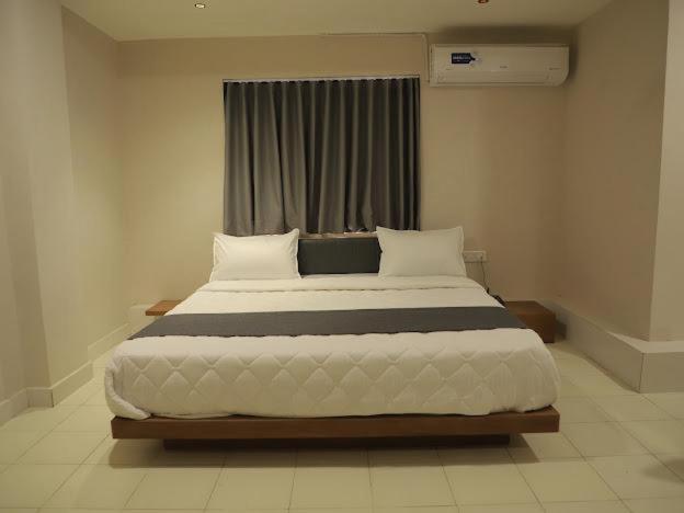 Hotel Royal Orbit Rajkot Dış mekan fotoğraf
