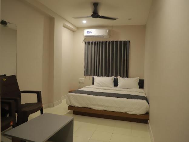 Hotel Royal Orbit Rajkot Dış mekan fotoğraf
