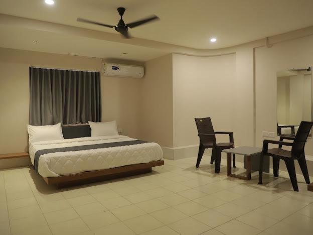 Hotel Royal Orbit Rajkot Dış mekan fotoğraf