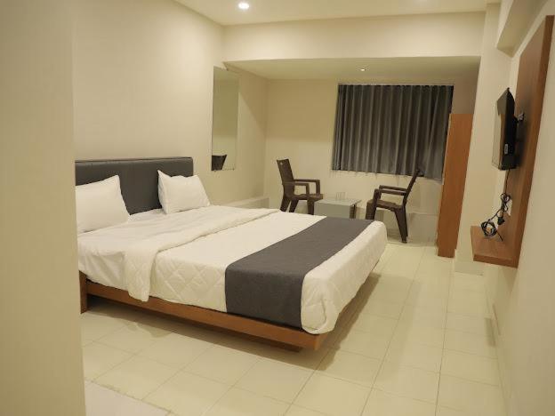 Hotel Royal Orbit Rajkot Dış mekan fotoğraf